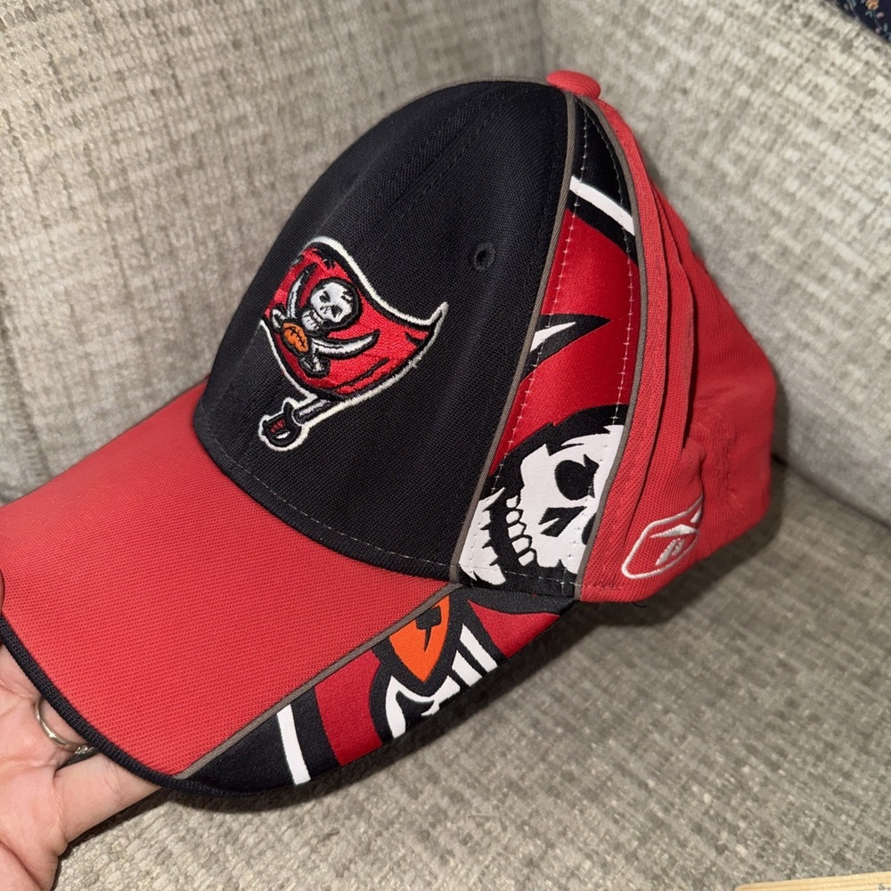 Vtg‎ Tampa Bay Buccaneers Hat Black Red Embroidered Patch Reebok NFL Cap